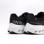 On Running Cloudmonster Sneaker