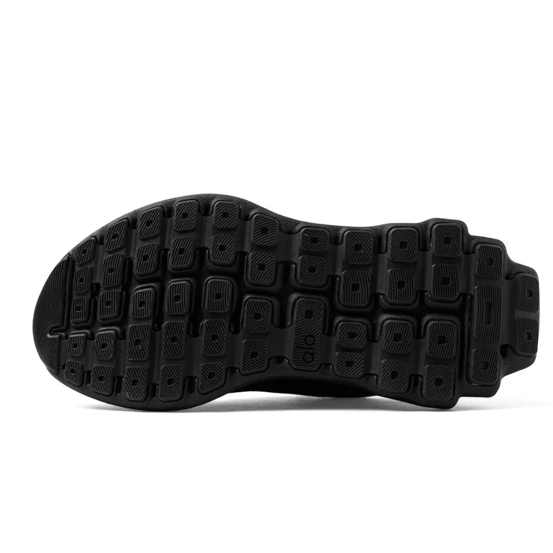 ALO Runner Trainer - Black