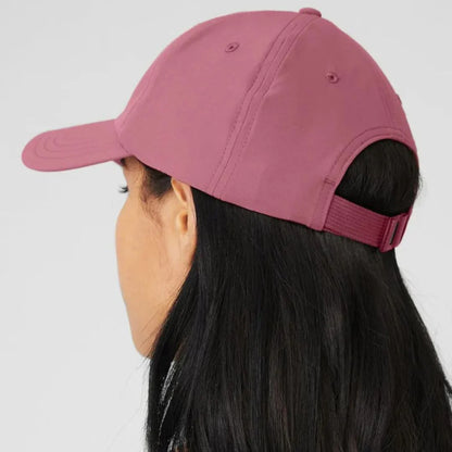 Alo Yoga Performance Off-Duty Cap - Mars Clay