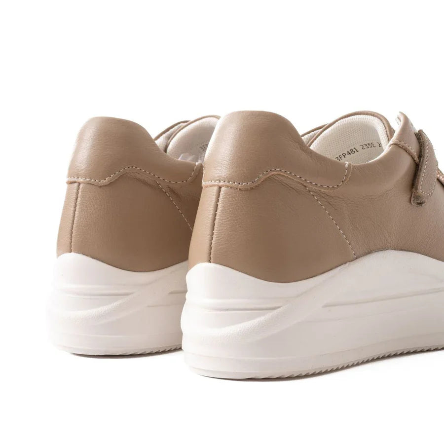حذاء رياضي سهل الارتداء من Hush Puppies للنساء 3FP481-BEG
